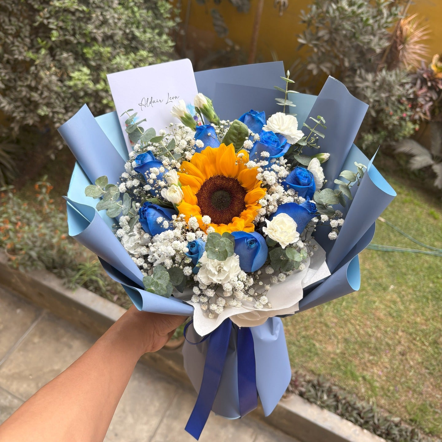 RAMO ROSAS  CIELO AZUL