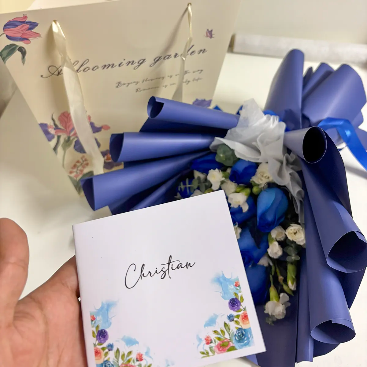 RAMO ROSAS AZULES